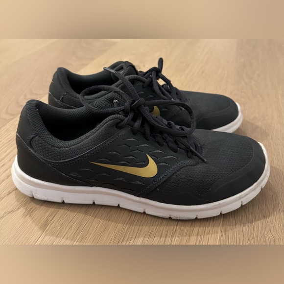 Nike Womens Orive Running Shoe Sneaker - Size 8 - Picture 3 of 6